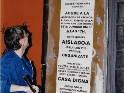 Campaña informativa sobre la rehabilitación del barrio, en 1998.