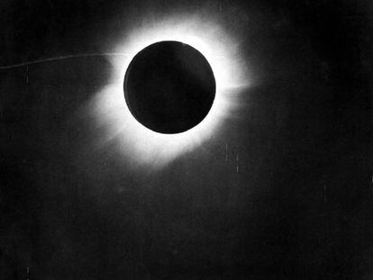 Imagen del eclipse solar del 29 de mayo de 1919 tomada desde Brasil.