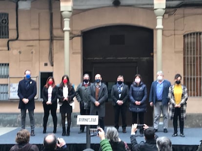 Miembros de partidos y entidades este lunes en la Modelo en la presentación de la ley de amnistía.