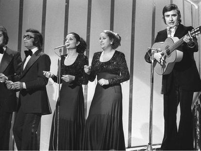 El m&uacute;sico (primero por la derecha) represent&oacute; a Espa&ntilde;a en el Festival de Eurovisi&oacute;n en 1974.
 