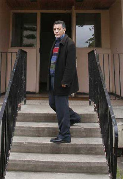 Youssef Bouzidi, en su casa de Clichy-sous-Bois.