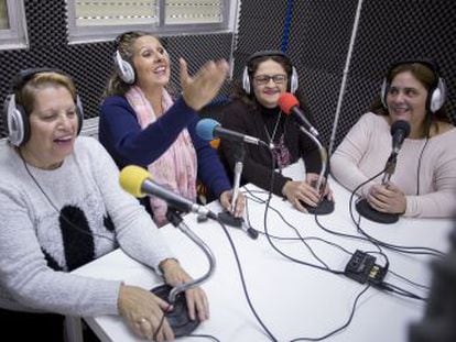 Cuatro amas de casa conducen un programa sobre una zona marginada de Sevilla, Polígono Sur