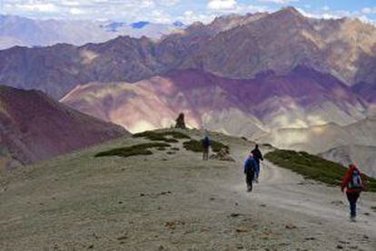 Descendiendo desde el Ganda La, paso de montaña en la rebión de Ladakh (India).