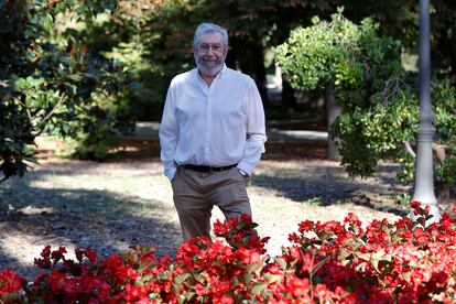 MADRID, 08/09/2021.- Antonio Muñoz Molina, este miércoles durante la presentación en una rueda de prensa su nueva novela, "Volver a dónde", una mirada sobre la España actual a través de la memoria íntima de una familia a lo largo del último siglo.- EFE/J.J. Guillén