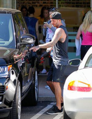 David Beckham el pasado 28 de abril en Los Ángeles. Él es otro que pasa del calcetín.