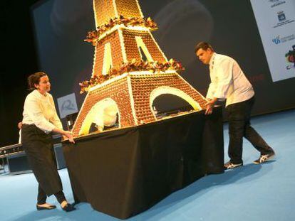 Una Torre Eiffel realizada con &#039;macarons&#039; en San Sebasti&aacute;n Gastronomika