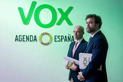 Vox's vice president for Political Action, Jorge Buxadé (left), and the spokesman for the Parliamentary Group in the Congress of Deputies, Iván Espinosa, upon arrival at the presentation of Vox's economic program for the 23J general elections, on 7 July in Madrid.