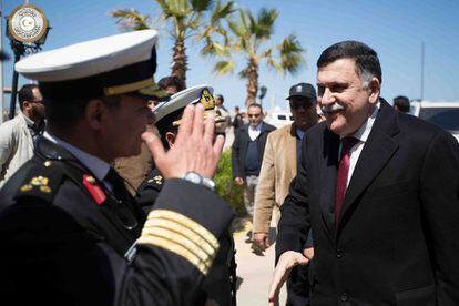 Imagen tomada de la página oficial de Facebook del primer ministro de Libia, Fayez Serraj, a su llegada este miércoles a Trípoli.