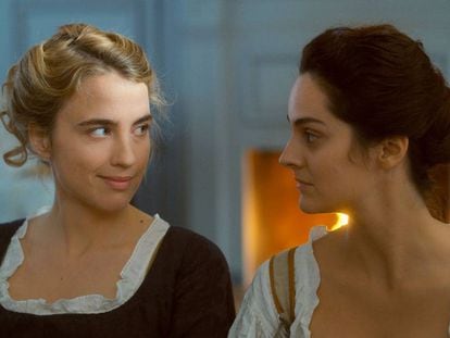 Adèle Haenel (izquierda) y Noémie Merlant, en el filme.