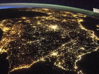 La península Ibérica, de noche, vista desde la Estación Espacial Internacional. 