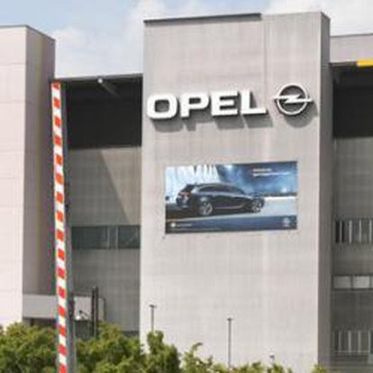 Magna da por cerrada la compra de Opel, pero GM dice que aún estudia las ofertas