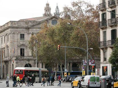La Llotja de Mar, sede del Consejo de Ministros que se celebra en Barcelona. En vídeo, alerta en Barcelona ante el 21-D.