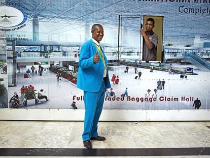 Empleados del aeropuerto internacional Bole de Adís Abeba. 