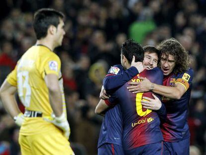 Xavi y Puyol celebran un gol de Messi al Osasuna.