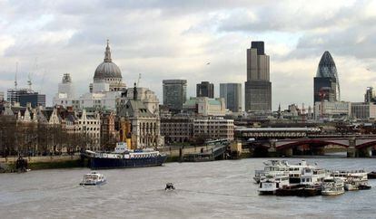 Vista del distrito financiero de Londres desde el r&iacute;o T&aacute;mesis.