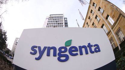 Logotipo de Syngenta en su sede en Basilea (Suiza).