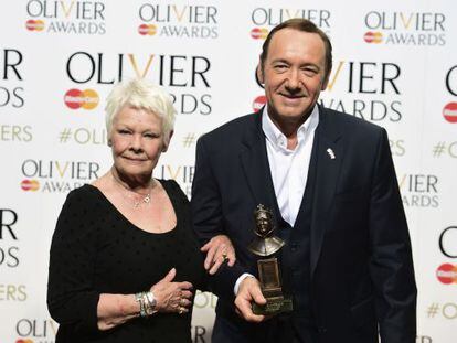 Judy Dench y Kevin Spacey, ganador anoche del Premio Especial de los Olivier.