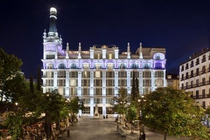 Fachada del Me Reina Victoria en Madrid,  hotel adquirido por ADIA.