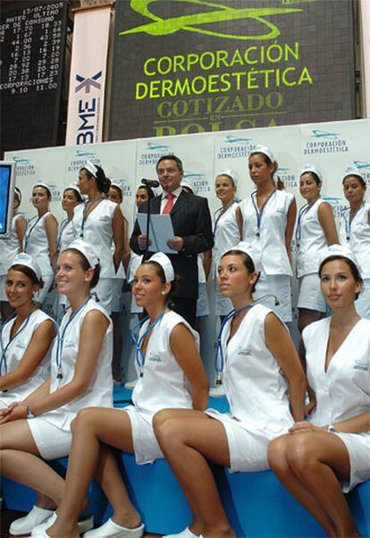 El estreno bursátil estuvo animado por un grupo de 50 figurantes, vestidas de enfermeras