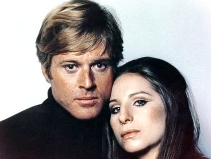 Robert Redford y Barbra Streisand en una imagen promocional de 'Tal como éramos'.