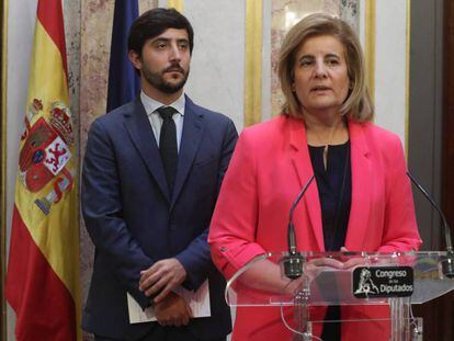 Fátima Báñez, junto a Toni Roldán, de Ciudadanos. Vídeo: Báñez presenta su propuesta, el pasado 15 de junio.