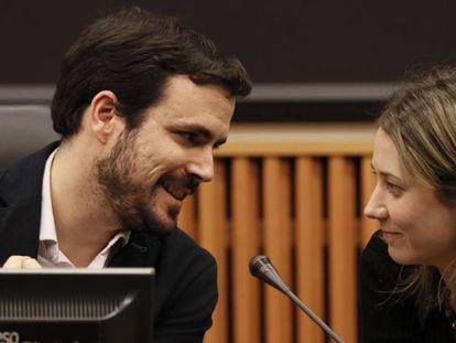 Alberto Garzón junto a la eurodiputada Marina Albiol. 