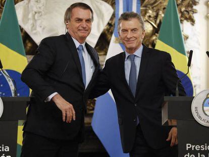 En vídeo, el presidente de Brasil, Jair Bolsonaro, con su homólogo argentino, Mauricio Macri, este jueves en Buenos Aires.