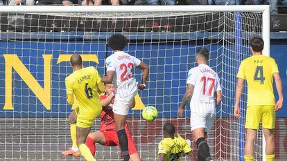 Koundé marca para el Sevilla en la última jugada del partido ante el Villarreal.