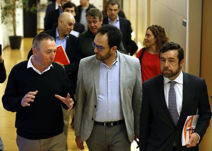 Reuni&oacute;n del 15 de marzo de los grupos de negociaci&oacute;n de PSOE, Ciudadanos y Compromis, encabezados por Hernando, Gutierrez y Baldovi.  