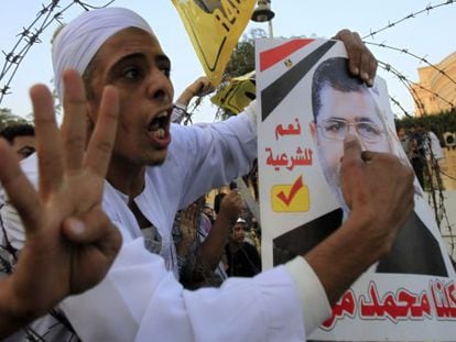 Partidarios de Morsi se manifiestan este viernes en El Cairo.