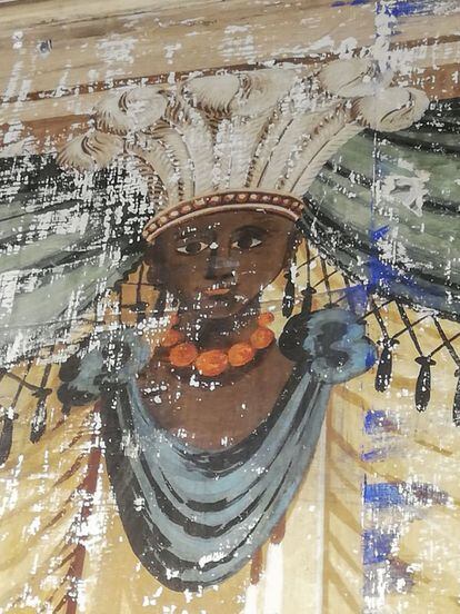 Uno de los indios que sostienen los cortinajes pintados en la sala 3 del palacio de los Marqueses de Torremejía, en Almagro.