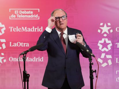 El candidato del PSOE a la presidencia de la Comunidad de Madrid, Ángel Gabilondo, tras el debate electoral en los estudios de Telemadrid.