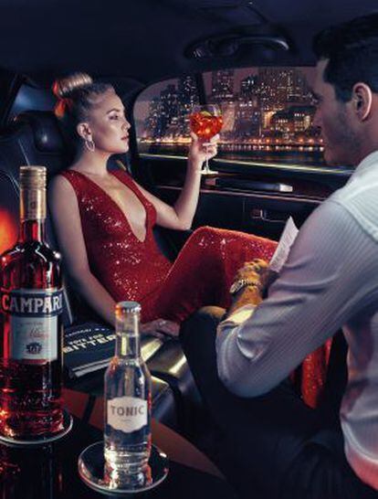 La actriz Kate Hudson para el nuevo calendario de la marca Campari.