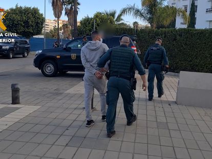 Detención de un miembro de la trama de narcotraficantes que okupaba casas en la Costa del Sol (Málaga).