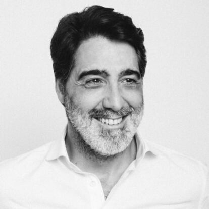 La Asociación de Creatividad Transformadora ha elegido a Agustín Vivncos, fundador y presidente de la agencia creativa PS21, como nuevo presidente. Fue fundador de la agencia creativa dommo y jurado en festivales de creatividad como New York Festival, El Ojo de Iberoamérica o Eurobest. Licenciado en Administración de Empresas y máster por el IESE, OPM en Harvard Business School o la London Business School, también ha sido socio fundador de Agencias de España y es socio fundador del Club Matador.