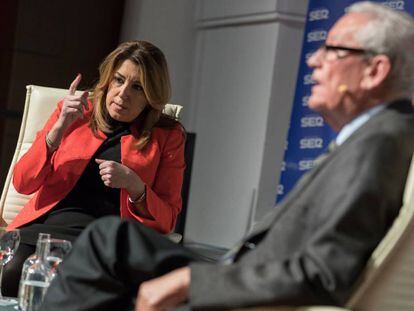 La presidenta andaluza, Susana D&iacute;az, junto al expresidente de la Junta de Andaluc&iacute;a Rafael Escuredo, este lunes en un debate de la SER sobre financiaci&oacute;n auton&oacute;mica y la extensi&oacute;n del Cupo vasco.