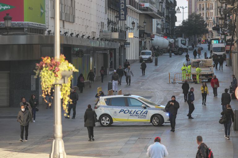 La Puerta del Sol y sus adyacentes, vacías tras las medidas contra el coronavirus en Madrid.