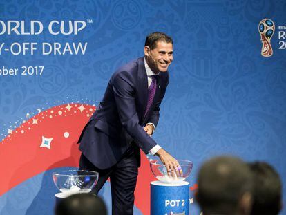 Hierro, en el sorteo de las eliminatorias de repesca del Mundial, el 17 de octubre en Z&uacute;rich.