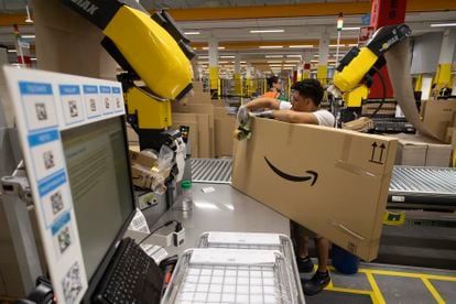 The new Amazon logistics center in Onda (Castellón) has been in operation for just a month. 