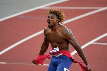 Noah Lyles celebra su triunfo en los 200 metros del Mundial de Oregón.