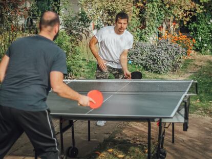 Diviértete con tus amigos este verano jugando al ping pong. GETTY IMAGES.