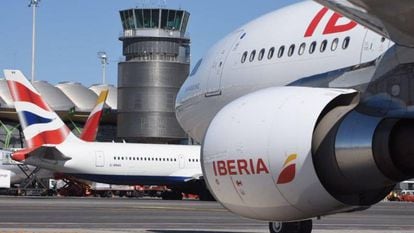 Aviones de Iberia y British Airways, ambas del grupo de aerolíneas IAG.