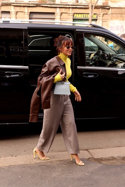 Aitana a su llegada al desfile de Fendi. 