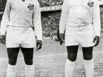Pelé y Coutinho posan antes de un partido con el Santos.