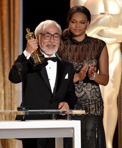 Hayao Miyazaki recibiendo un Oscar honorífico en 2014.