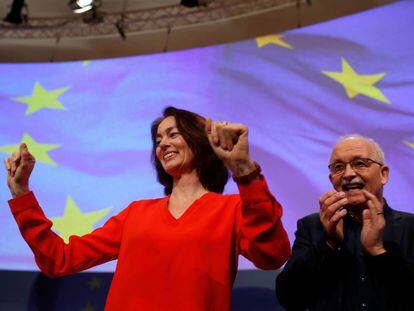 Los candidatos de la socialdemocracia alemana para las elecciones europeas, Katarina Barley y Udo Bullmann, durante el cónclave para aprobar el programa electoral el sábado en Berlín. 