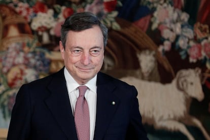 El primer ministro de Italia,  Mario Draghi, posa para una foto después de la ceremonia de juramento de los nuevos ministros del gabinete, en el Quirinale en Roma, (Italia) el pasado 13 de febrero.