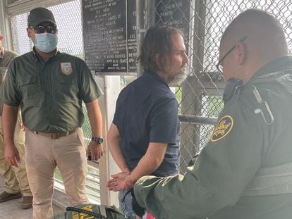 Christian Von Roehrich, exalcalde de la alcaldía Benito Juárez en Ciudad de México, al ser detenido en Reynosa (Estado de Tamaulipas), este jueves.
