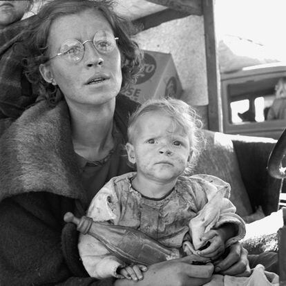 "¡Manos Fuera! Aquello que yo fotografío no lo perturbo ni lo modifico ni lo arreglo", aseguraba Lange. En la imagen una madre con su hijo (septiembre de 1939).