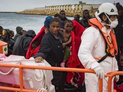 Continúa la búsqueda de una patera con 34 personas a bordo que salió de Marruecos hace más de 24 horas